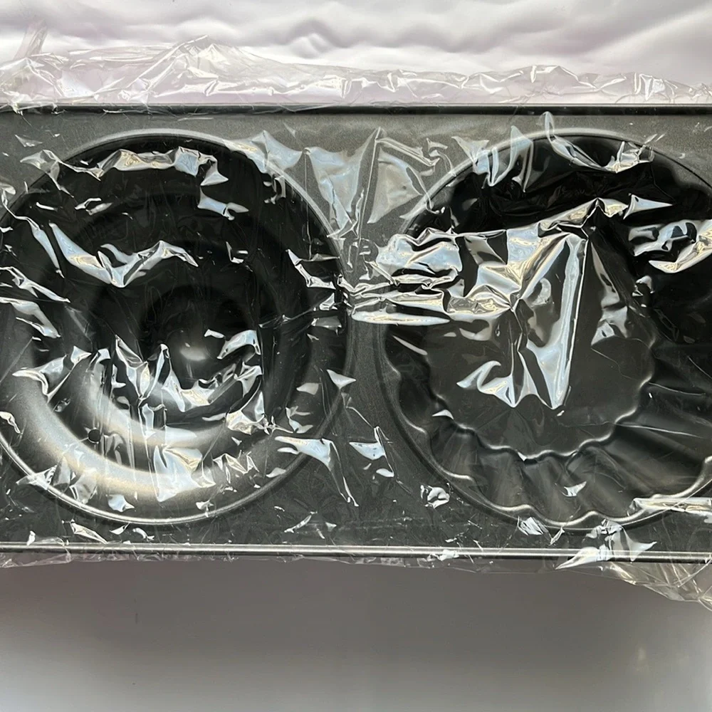 Wilton Jumbo Cupcake Pan - Picture 2 of 5